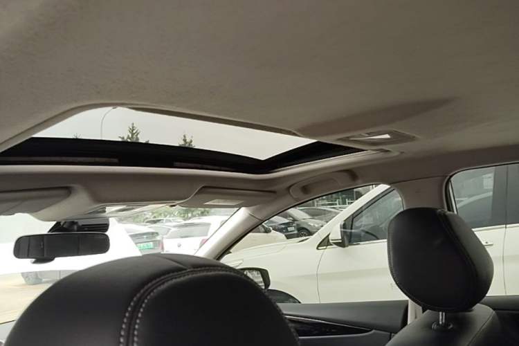 Used Nissan Tiida 2019 1.6L CVT Smart Drive Version China VI Standard Headliner