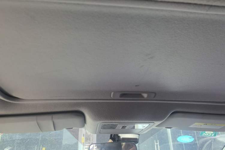 Used Nissan Tiida 2019 1.6L CVT Smart Drive Version China VI Standard Headliner