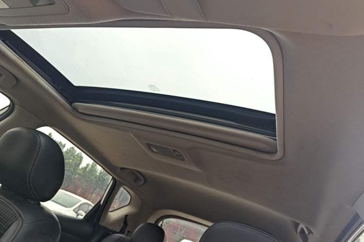 Used Nissan Tiida 2019 1.6L CVT Smart Enjoyment Version China VI Standard Headliner