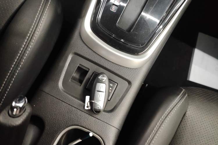 Used Nissan Tiida 2019 1.6L CVT ZhiZun Edition China VI standard Interior 1