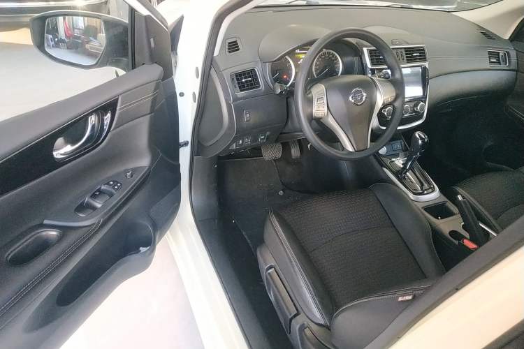Used Nissan Tiida 2019 1.6L CVT Smart Drive Version China VI Standard Interior 3