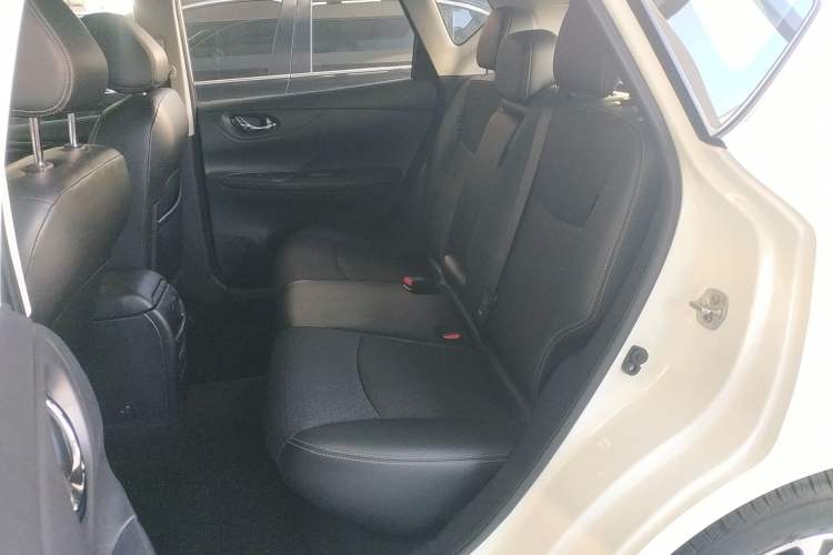 Used Nissan Tiida 2019 1.6L CVT Smart Drive Version China VI Standard Interior 4