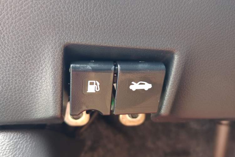 Used Nissan Tiida 2019 1.6L CVT Cool Edition China VI Standard Interior 5