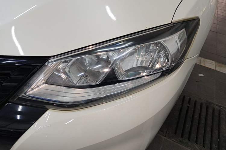 Used Nissan Tiida 2019 1.6L CVT Smart Drive Version China VI Standard Left Front Headlight