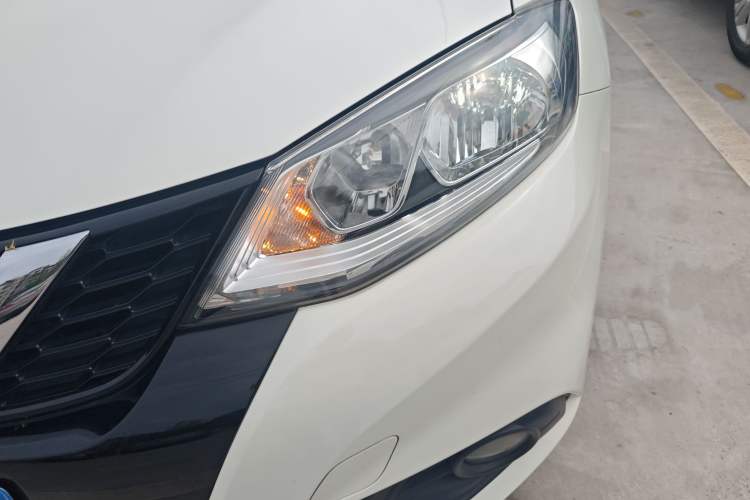 Used Nissan Tiida 2019 1.6L CVT Cool Edition China VI Standard Left Front Headlight