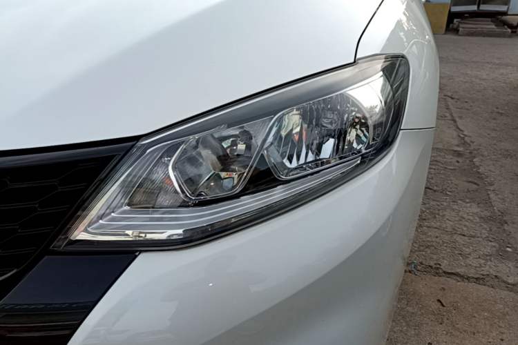 Used Nissan Tiida 2019 1.6L CVT Cool Edition China VI Standard Left Front Headlight