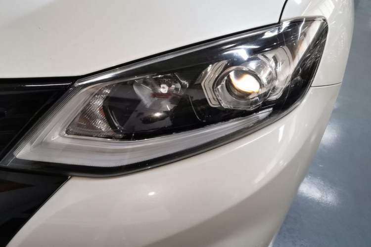 Used Nissan Tiida 2019 1.6L CVT Smart Enjoyment Version China VI Standard Left Front Headlight