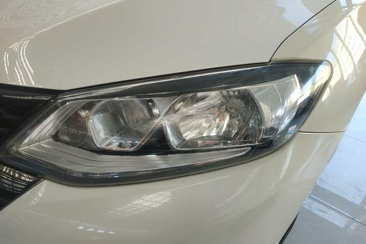 Used Nissan Tiida 2019 1.6L CVT Smart Drive Version China VI Standard Left Front Headlight