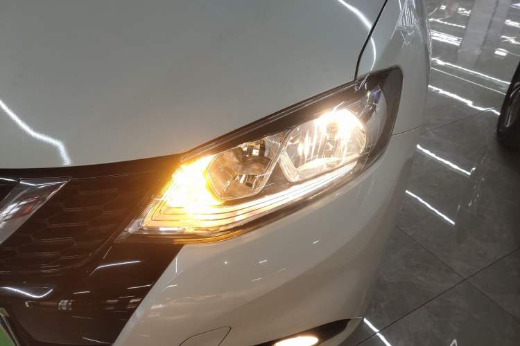 Used Nissan Tiida 2019 1.6L CVT Cool Dynamic Version China V Standard Left Front Headlight