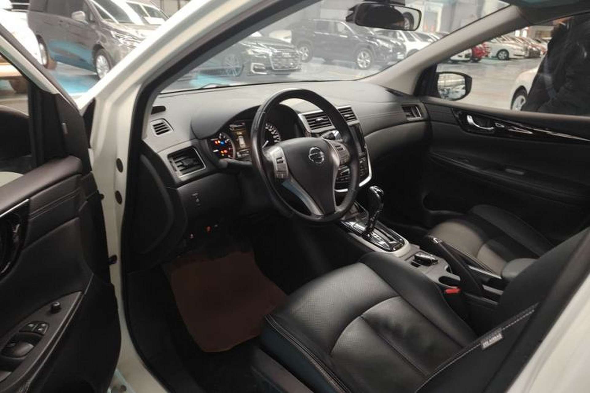 Used Nissan Tiida 2019 1.6L CVT ZhiZun Edition China VI standard Left Front Seat