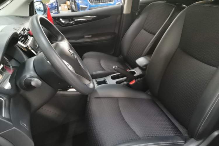 Used Nissan Tiida 2019 1.6L CVT Smart Enjoyment Version China VI Standard Left Front Seat