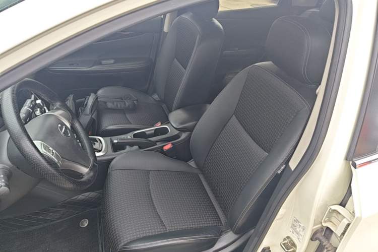 Used Nissan Tiida 2019 1.6L CVT Smart Enjoyment Version China VI Standard Left Front Seat
