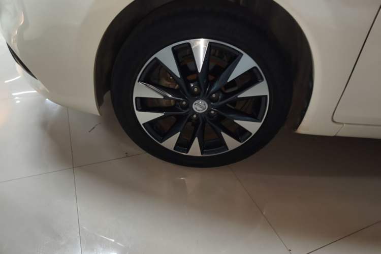 Used Nissan Tiida 2019 1.6L CVT ZhiZun Edition China VI standard Left Front Wheel Hub