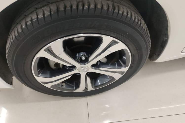Used Nissan Tiida 2019 1.6L CVT Smart Drive Version China VI Standard Left Front Wheel Hub