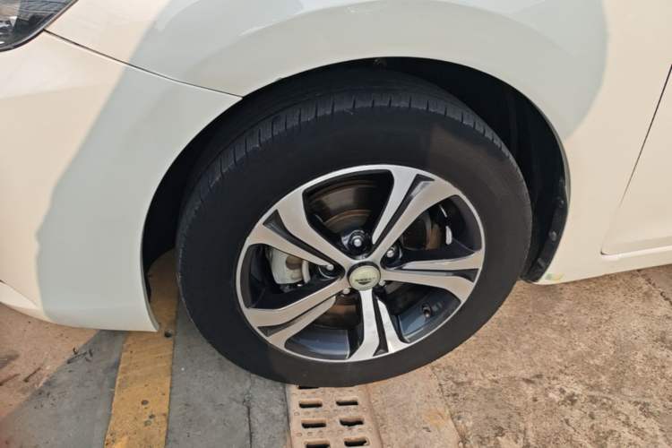 Used Nissan Tiida 2019 1.6L CVT Smart Enjoyment Version China V Standard Left Front Wheel Hub