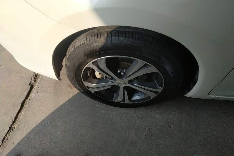 Used Nissan Tiida 2019 1.6L CVT Smart Drive Version China VI Standard Left Front Wheel Hub
