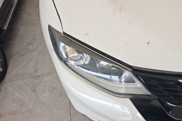 Used Nissan Tiida 2019 1.6L CVT Smart Enjoyment Version China V Standard Right Front Headlight