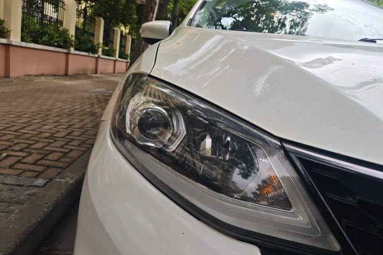 Used Nissan Tiida 2019 1.6L CVT Smart Drive Version China VI Standard Right Front Headlight