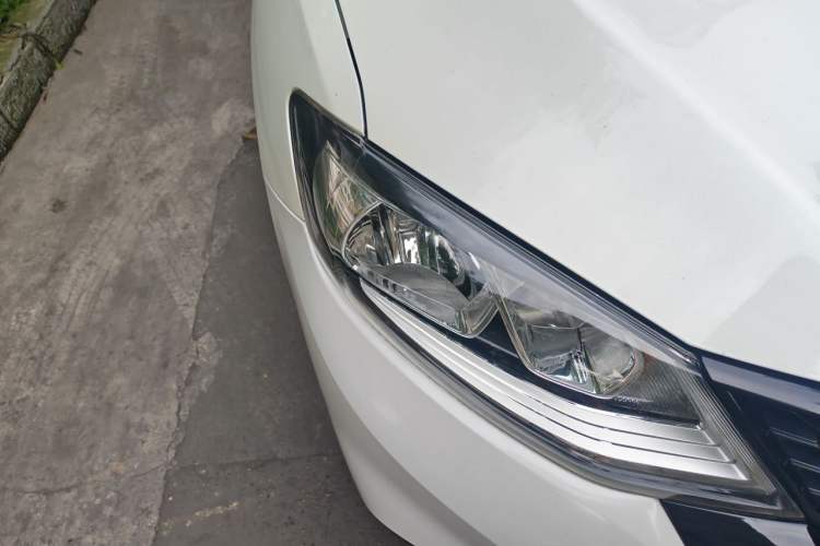 Used Nissan Tiida 2019 1.6L CVT Smart Drive Version China VI Standard Right Front Headlight