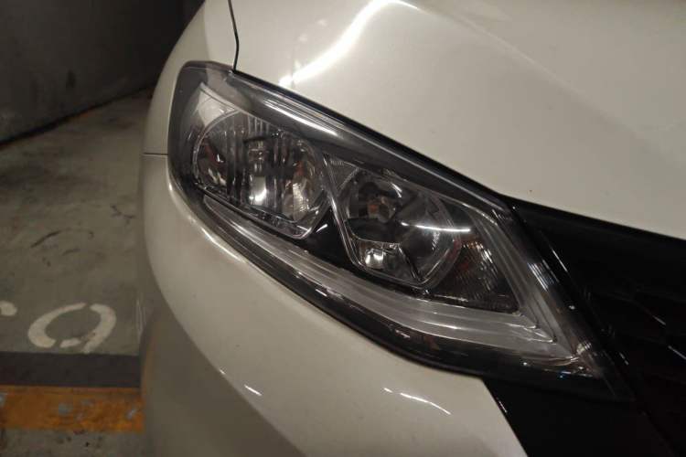 Used Nissan Tiida 2019 1.6L CVT Smart Drive Version China V Standard Right Front Headlight