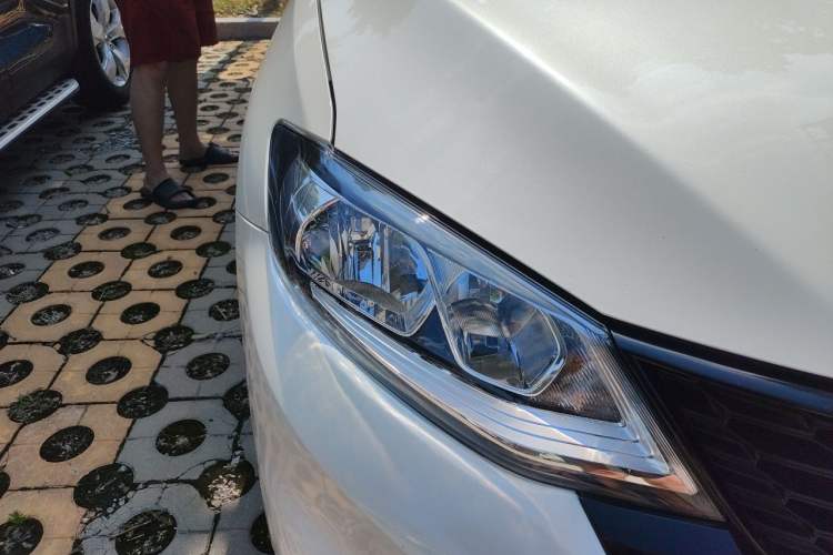 Used Nissan Tiida 2019 1.6L CVT Cool Edition China VI Standard Right Front Headlight