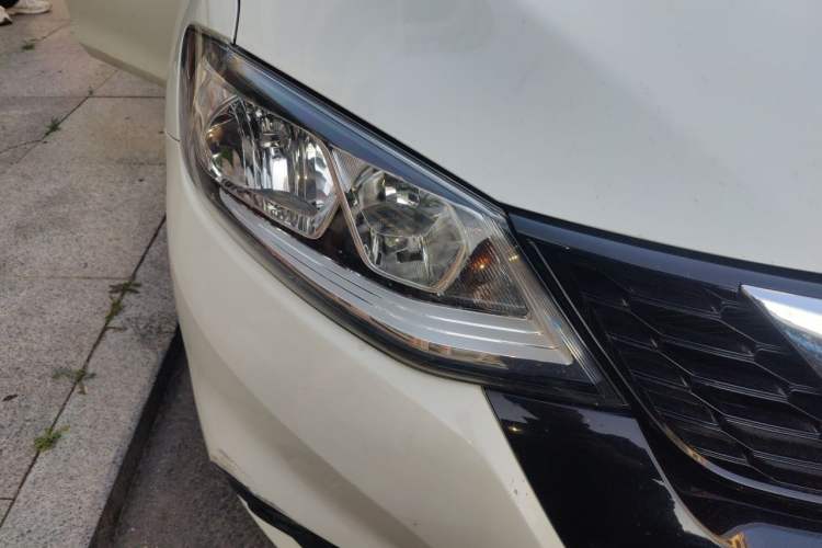 Used Nissan Tiida 2019 1.6L CVT Smart Drive Version China VI Standard Right Front Headlight