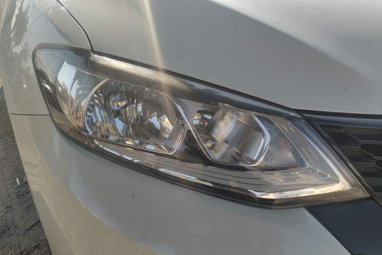 Used Nissan Tiida 2019 1.6L CVT Smart Drive Version China VI Standard Right Front Headlight