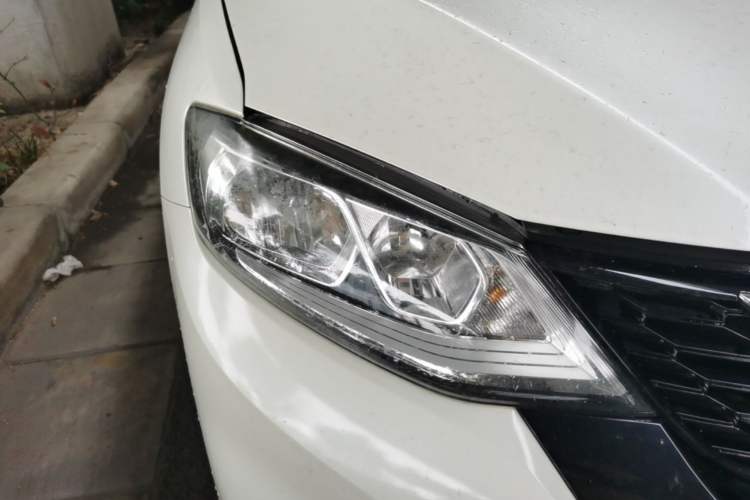 Used Nissan Tiida 2019 1.6L CVT Cool Edition China VI Standard Right Front Headlight