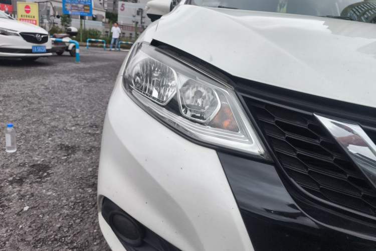 Used Nissan Tiida 2019 1.6L CVT Smart Drive Version China VI Standard Right Front Headlight