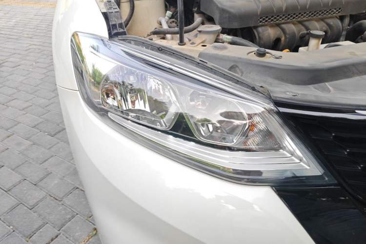 Used Nissan Tiida 2019 1.6L CVT Cool Edition China VI Standard Right Front Headlight