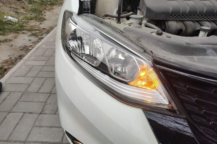 Used Nissan Tiida 2019 1.6L CVT Smart Drive Version China VI Standard Right Front Headlight