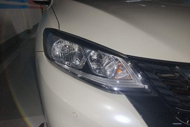 Used Nissan Tiida 2019 1.6L CVT Smart Drive Version China VI Standard Right Front Headlight