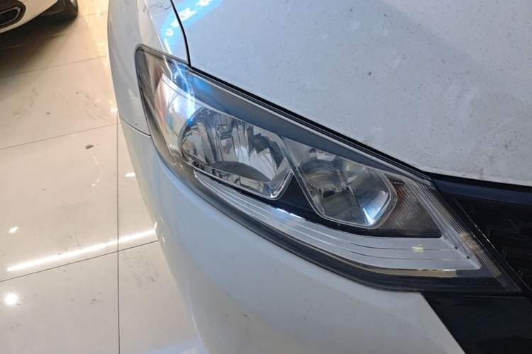 Used Nissan Tiida 2019 1.6L CVT Smart Drive Version China VI Standard Right Front Headlight