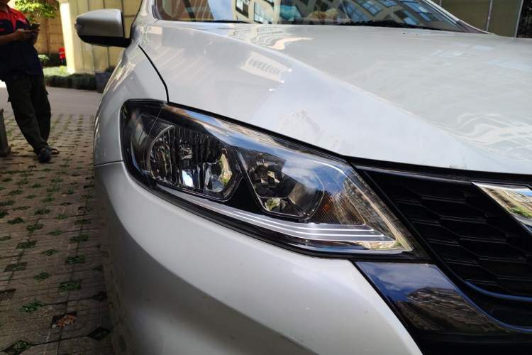 Used Nissan Tiida 2019 1.6L CVT Smart Drive Version China VI Standard Right Front Headlight