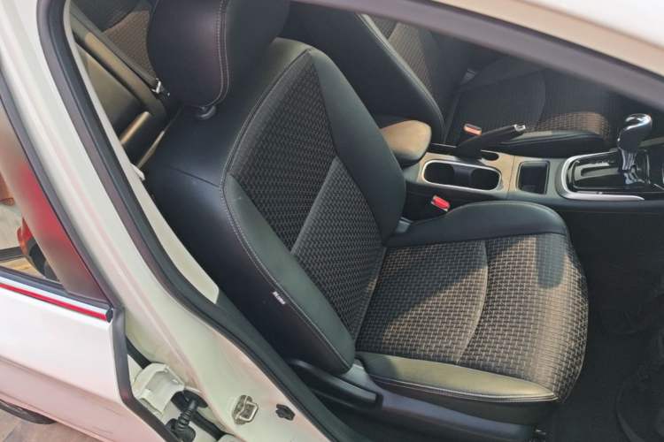 Used Nissan Tiida 2019 1.6L CVT Smart Enjoyment Version China V Standard Right Front Seat