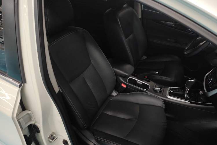 Used Nissan Tiida 2019 1.6L CVT ZhiZun Edition China VI standard Right Front Seat