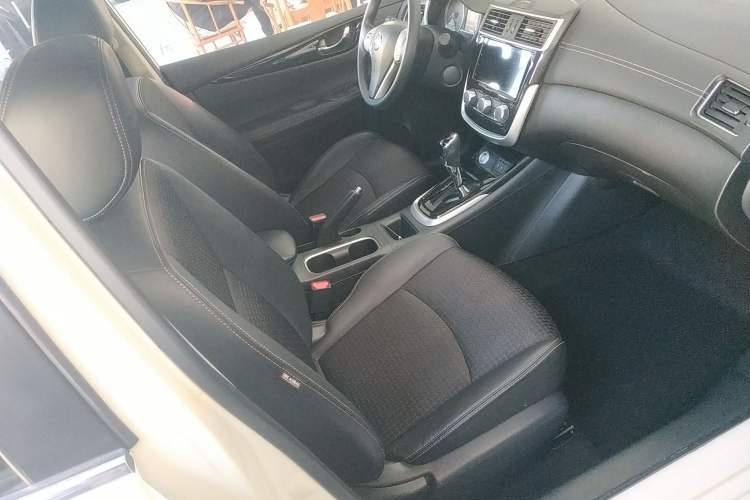 Used Nissan Tiida 2019 1.6L CVT Smart Drive Version China VI Standard Right Front Seat