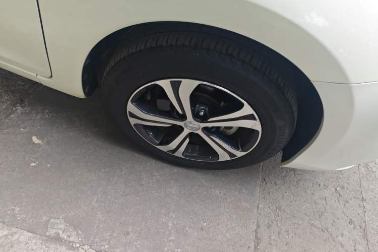 Used Nissan Tiida 2019 1.6L CVT Smart Drive Version China VI Standard Right Front Wheel Hub