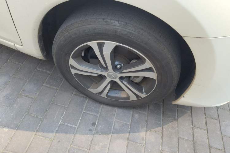 Used Nissan Tiida 2019 1.6L CVT Smart Enjoyment Version China VI Standard Right Front Wheel Hub
