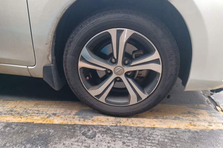 Used Nissan Tiida 2019 1.6L CVT Smart Drive Version China VI Standard Right Front Wheel Hub