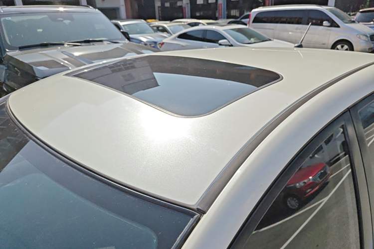 Used Nissan Tiida 2019 1.6L CVT Smart Drive Version China VI Standard Roof
