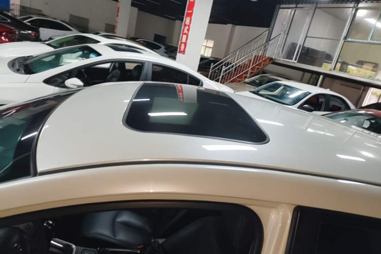 Used Nissan Tiida 2019 1.6L CVT ZhiZun Edition China VI standard Roof