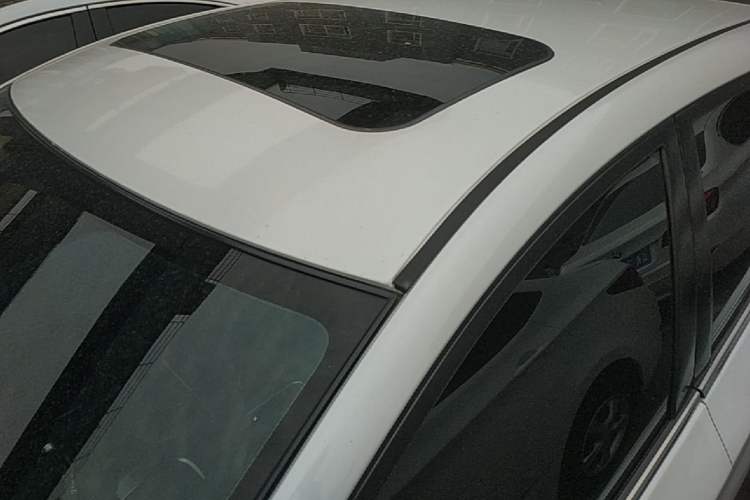 Used Nissan Tiida 2019 1.6L CVT Smart Drive Version China VI Standard Roof