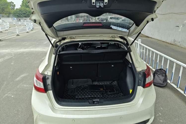 Used Nissan Tiida 2019 1.6L CVT Smart Drive Version China VI Standard Trunk