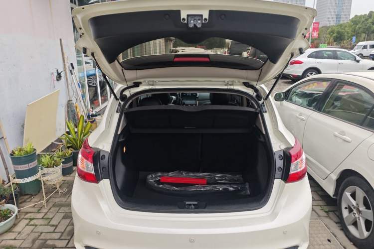 Used Nissan Tiida 2019 1.6L CVT Cool Edition China VI Standard Trunk