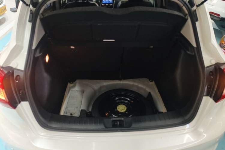Used Nissan Tiida 2019 1.6L CVT Smart Drive Version China VI Standard Trunk