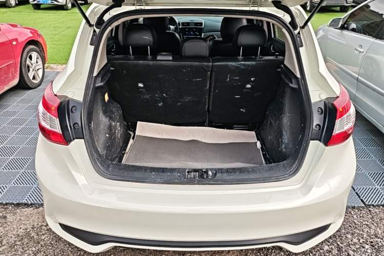 Used Nissan Tiida 2019 1.6L CVT Smart Drive Version China VI Standard Trunk