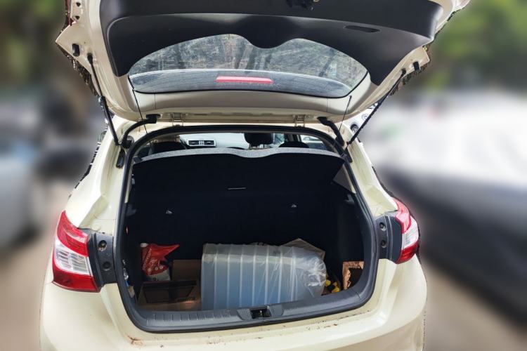 Used Nissan Tiida 2019 1.6L CVT Smart Drive Version China V Standard Trunk