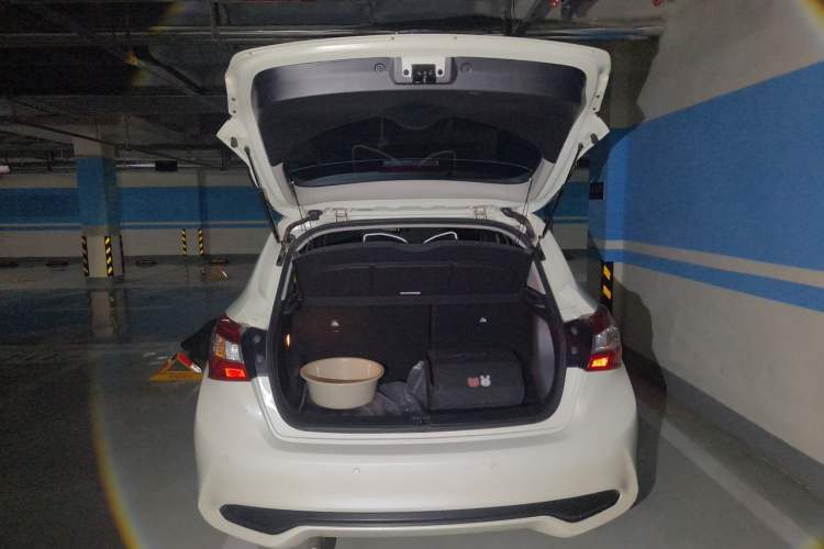 Used Nissan Tiida 2019 1.6L CVT Smart Drive Version China VI Standard Trunk