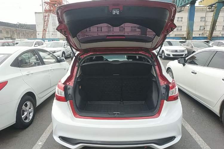 Used Nissan Tiida 2019 1.6L CVT Smart Drive Version China VI Standard Trunk